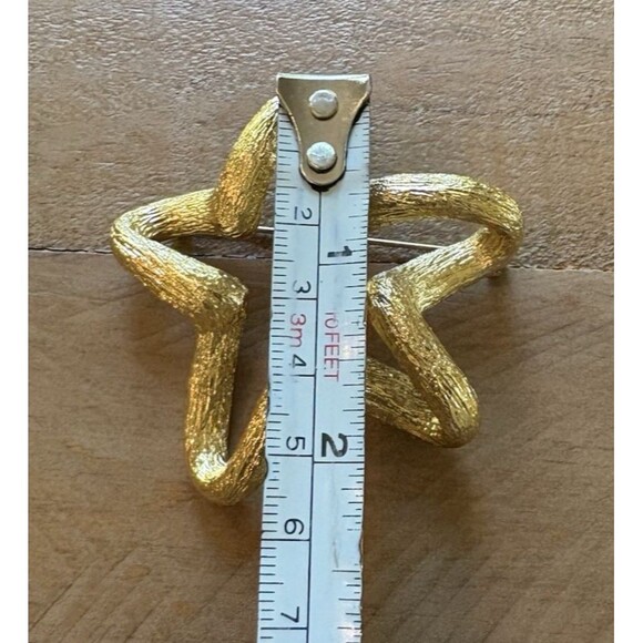 Vintage St John Open Star Brooch Pin Gold Tone Star Brooch Used - Picture 9 of 9